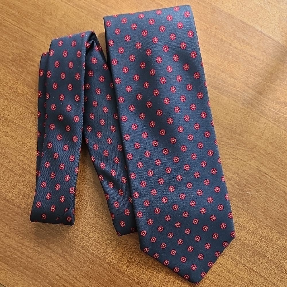 Brooks Brothers Makers Red and Navy Patterned Tie